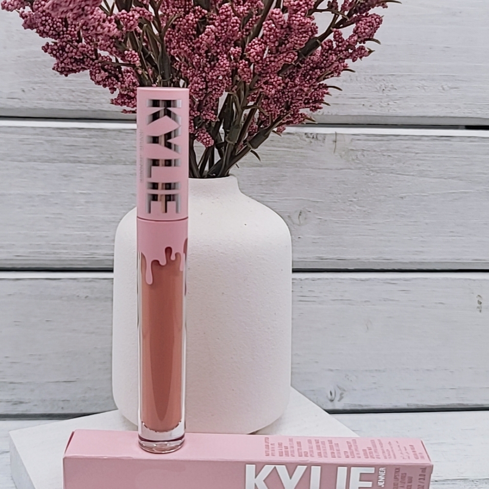 Kylie Matte Liquid Lipstick In On Brand